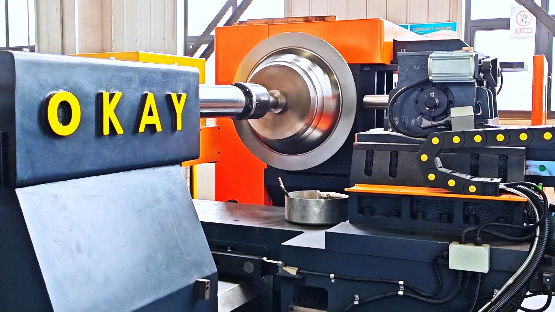 傲墾數(shù)控雙輪旋壓機(jī) 精密機(jī)電設(shè)備與儀器儀表的完美結(jié)合